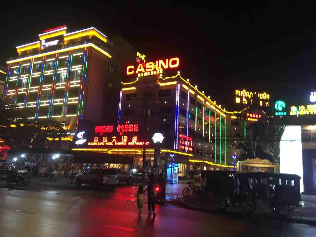 Điểm vui chơi đáng chọn nhất - Golden Sand Hotel and Casino